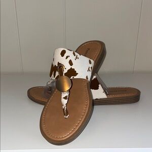 Pierre Dumas Lizzie Brown & White
Cow Print Sandals, 8